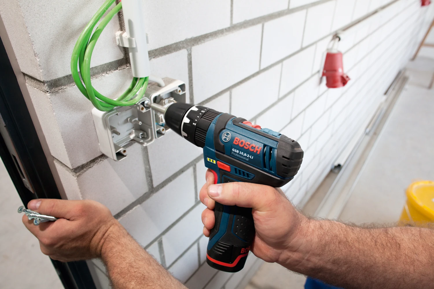 Bosch Bore-/skruemaskine GSR 12V 4,0 Ah M/39 Dele Bor Og Bits 2 Bosch Bore-/skruemaskine GSR 12V 4,0 Ah M/39 Dele Bor Og Bits - Billede 2